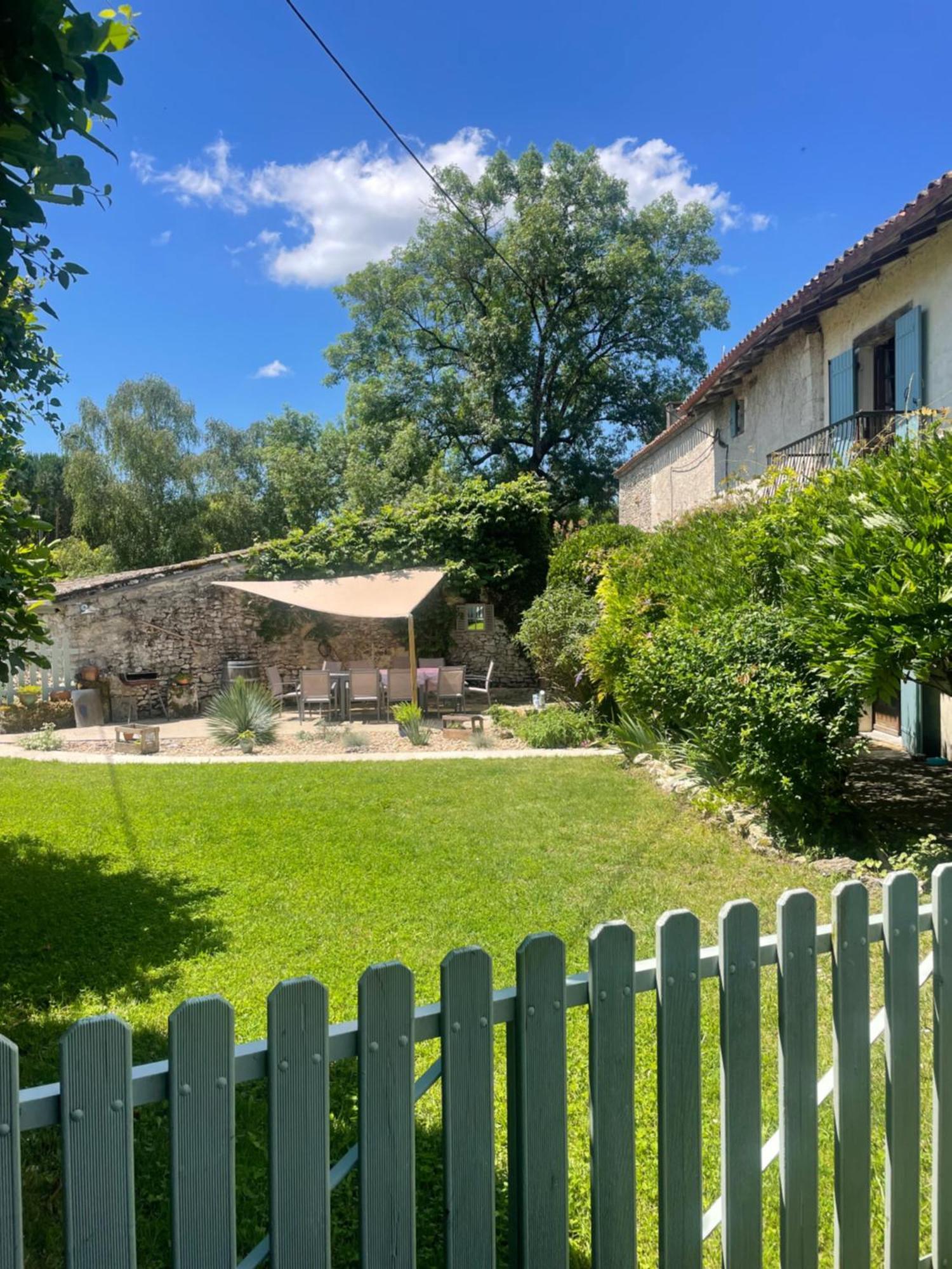 Vila Les Galineaux La Roquille Exteriér fotografie